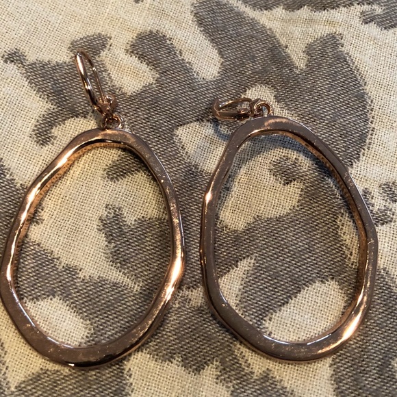 T Tahari Rose Gold Earrings - Picture 1 of 5